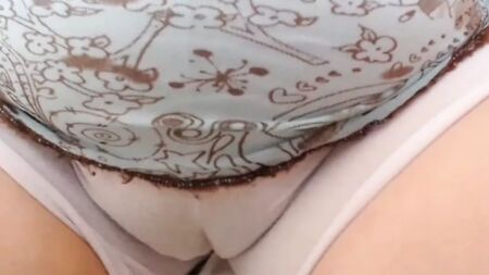 パンティ姿の熟女、キャメルトゥ、素人、クローズアップ