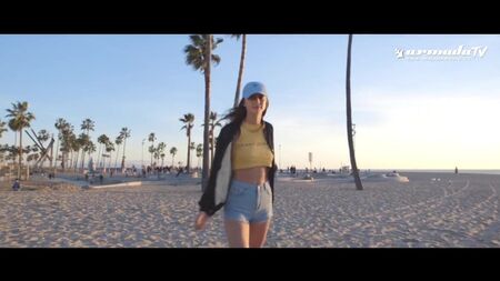 Loud Luxury feat. brando - Body (公式歌詞ビデオ)