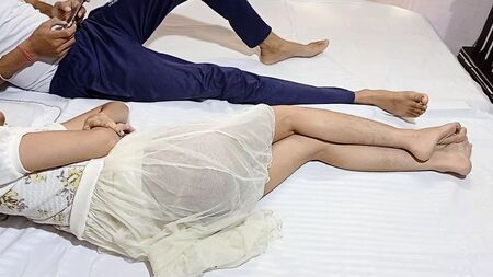 義理の兄が妹とセックスしたばかりだ。音質もクリアなフルHDのヒンディー語セックス動画、DESIFILMY45の新作デシ系ポルノ動画