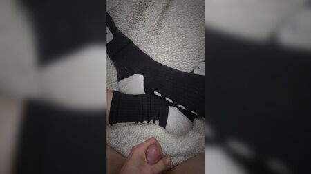 ナイキのエリートソックスに精液をぶっかける