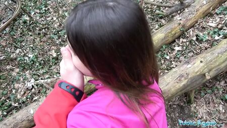 パブリック・エージェント　森の中で犯されるセクシーなジョガー