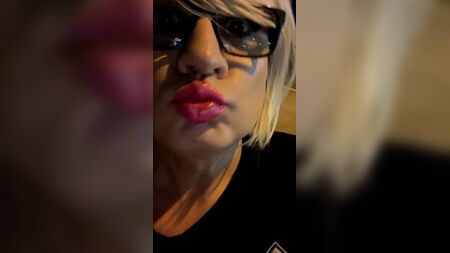 超セクシー、シンディ・ラブ、大胆不敵な公衆の痴女、パンティ、TS