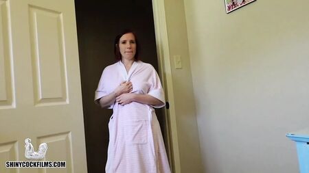 継母が義理の息子に新しい胸を見せる - ジェーン・ケイン