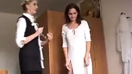 花嫁が結婚式の準備をする