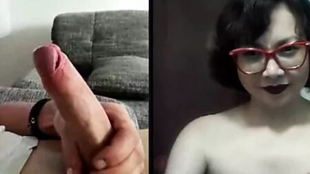ウェブカメラで男性が自慰行為をするのを見るのが好きな人