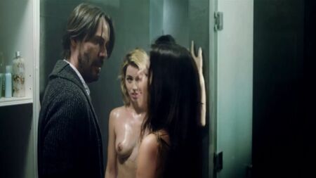 映画『ノック・ノック』（2015年）のセックスシーン（音楽なし）