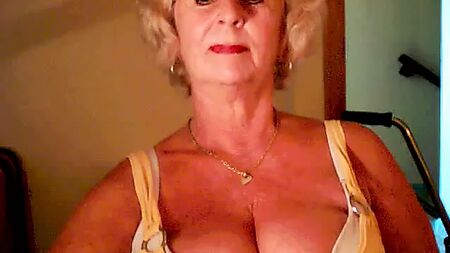豊満で、おしゃべり好きで、からかい上手なGILF