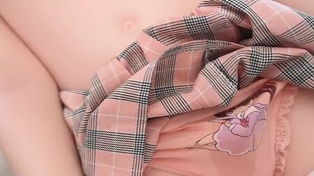 ニューハーフのセックスドールが、ぬいぐるみとセックスをする