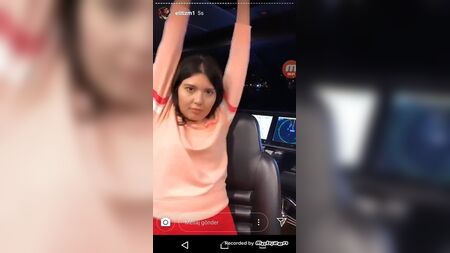 ニハル・カンダンの黒いパンティ
