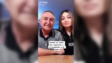 TikTokの義理の娘と過ごす老人