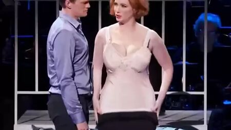 クリスティーナ・ヘンドリックスの巨乳 2