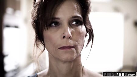 『PURE TABOO』、義理の兄弟2人が義母を2穴同時挿入