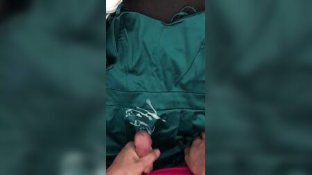 フォーエバー21と、もう1着のサテンドレス兼プレイ