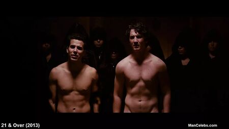 スカイラー・アスティンのヌードやセクシーな映画シーン