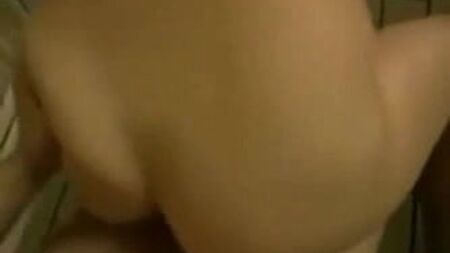 泳いだ後、彼女はセックスしたくなった