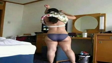 欲情したインド人熟女が義理の息子の友人に激しく犯される Yourpriyanka784 フルストーリー ヒンディー語音声 デシ・インド人熟女