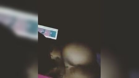 ママはまだストリップしてる