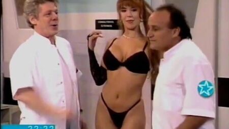 モデル：アレハンドラ・モラ　ロムペポルテネス - ペタルドス - A 09