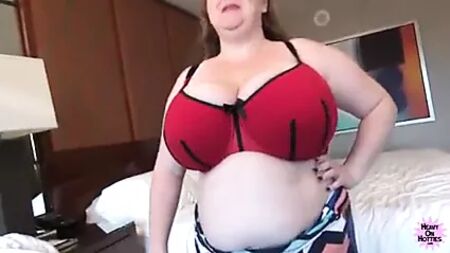 ぽっちゃり赤毛の女性が、人生最高のセックスを体験する