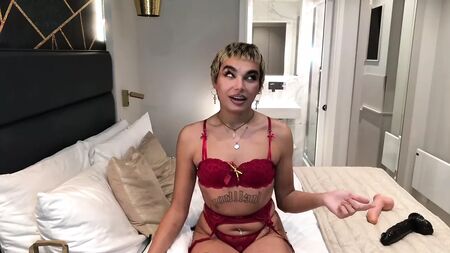 Angel Jules X - チェコのフェムボーイが13インチの巨根を咥え、射精される