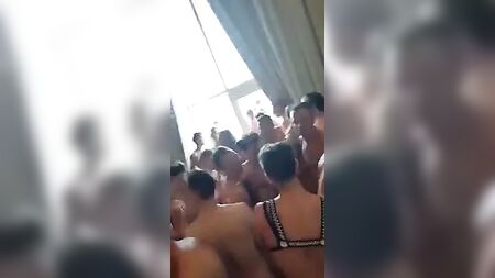 ゲイ・クルーズの乱交パーティー
