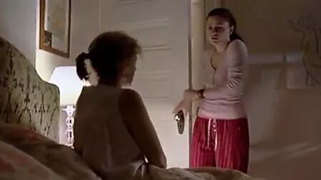 母親が自慰行為をしているところを、娘ではない人物に見つかってしまった - nicolo33