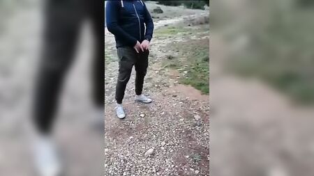 ダブリンの山々で犯されるアイルランドの野外セックス好きの女