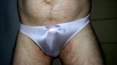男とパンティは精液だ