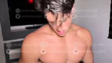 ダニエル・パディージャがセックスをしている