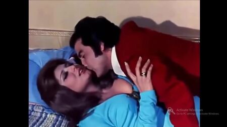 ソヘア・ラムジーのセクシーなキス
