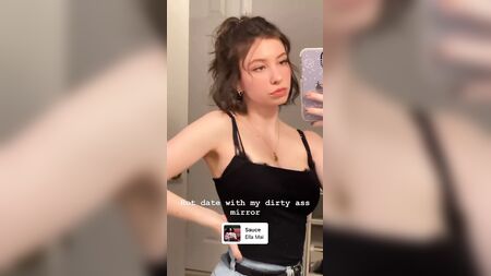 ケイトリン・ナコンのセクシーな鏡越し自撮り