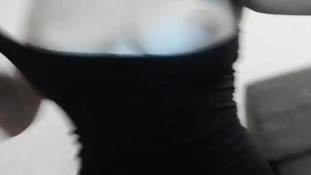 小娘、2000年生まれ、巨乳、ミリツァ、ファストボート、ニシュ