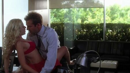 スキャンダルプラネット・ドットコムで公開中のスカーレット・ヨハンソンのセクシーなランジェリーシーン
