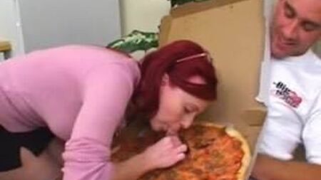 超セクシーな熟女ネッサ