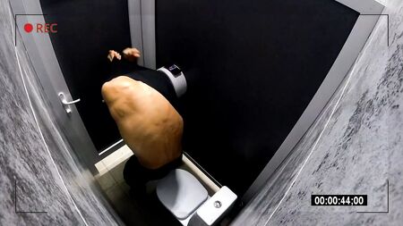 男子公衆トイレに設置されたカメラ。のぞき