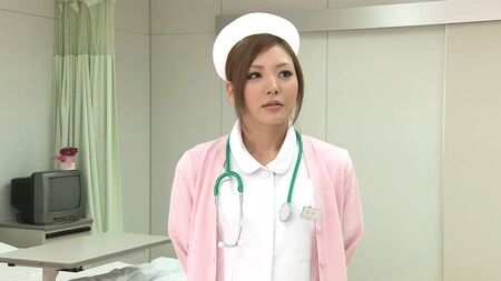 セクシーな日本人看護師が、病院のベッドで欲情した患者に犯されてしまう！