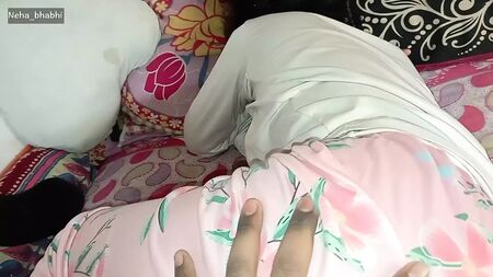 眠っている義理の妹とのセックス、ネハ・バビ