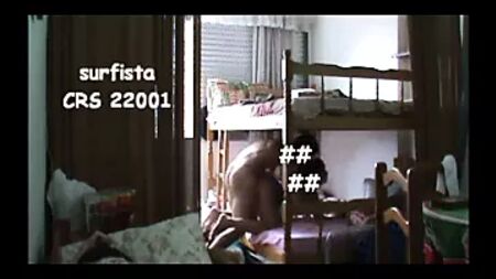 隣で眠っている彼女とその友人を愛撫する