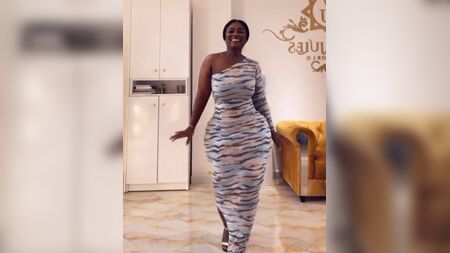 「ビッグ」は熟女のダンス