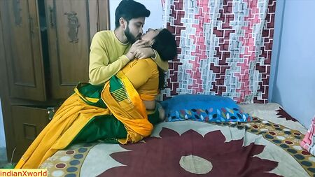 インドの10代の少年が、友人のセクシーな母親と熱いセックス！ 刺激的なウェブシリーズのセックス