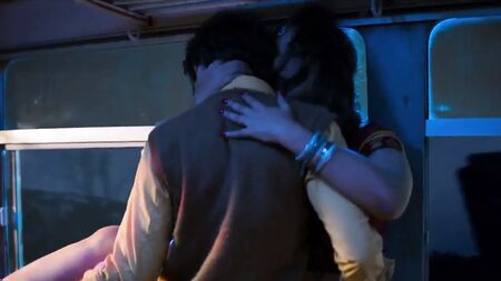バビがバスの中でセックスをする