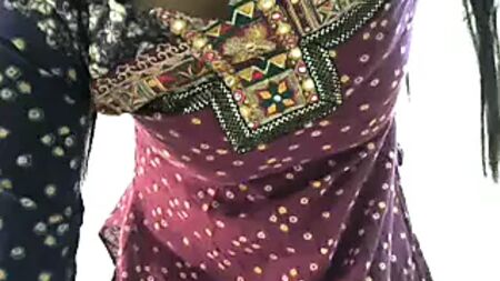 インド人の素人女性がカメラの前でヌードを披露