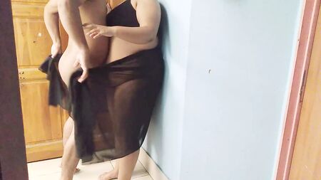 （デシ・カムワリの娘をマリクが激しく犯した）私の新しい賢くて美しいメイド ― 巨乳＆巨尻 ― 自家製