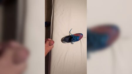 新しいアディダスのプレデターサッカーシューズで遊んでみよう
