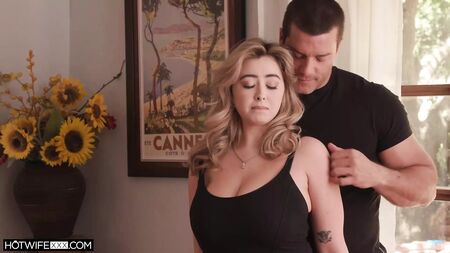 ぽっちゃり巨乳のパオグ、浮気妻が巧みにフェラする