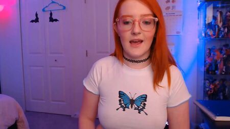 19歳のアメリカ人女子高生、チェリー・フェイは、エッチな女の子であることを楽しんでいる
