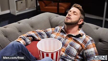 義兄弟のライアン・ベイリーとトロイ・ディーンは、親の目の届かないところで楽しむ術を知っている - 男性
