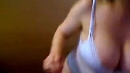 巨乳のウェブチャット・ストリッパーのダンス