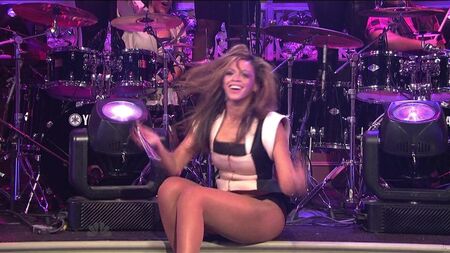 ビヨンセ - 『Single Ladies (Put a Ring on it)』 SNLライブ 2008