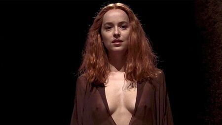 スキャンダルプラネット・ドットコムでダコタ・ジョンソンの透け乳首が話題に